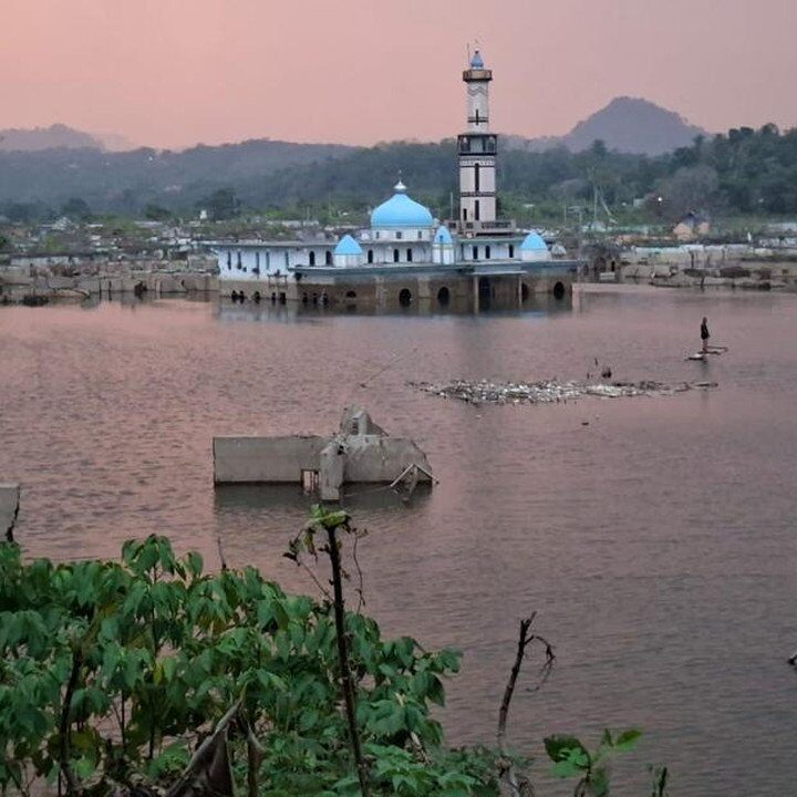 Masjid Al Mujahidin Bendungan Karian Tetap Utuh Meski Tergenang Air