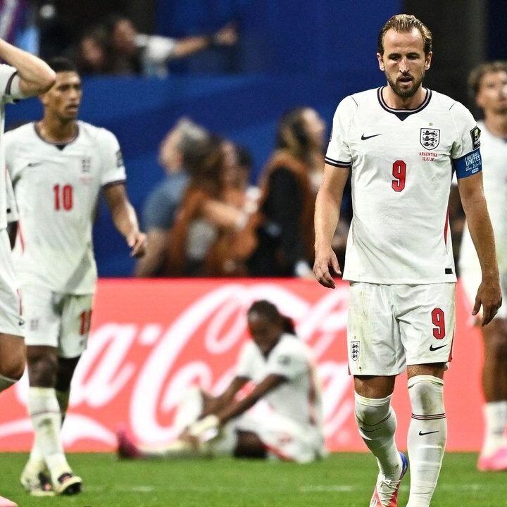 Michael Owen Kritik Inggris: Bermain Pasif, Tak Berani Seperti Spanyol