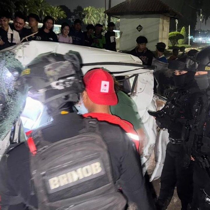 Mobil Tabrak Kereta Api Gajayana di Bekasi, Pengemudi Tewas Terjepit