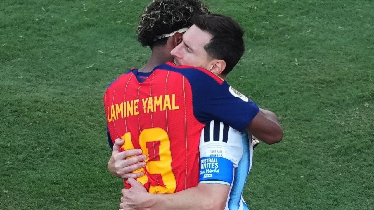 Momen Messi dengan Lamine Yamal Pasca Final Piala Dunia 2026: "Masa Depan Milik Generasi Kami"