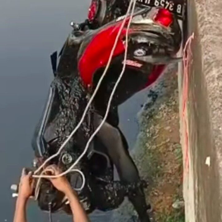 Motor Jatuh ke Kali Mookervart, Pengendara di Cengkareng Terluka