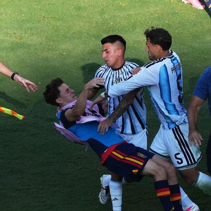 Paredes Tak Peduli Hujatan, Fokus pada Perjalanan Argentina di Piala Dunia 2026