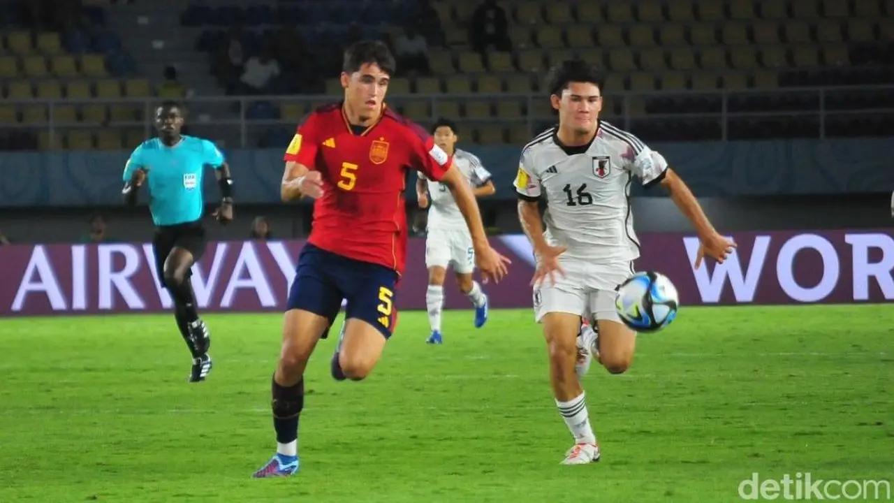 Pau Cubarsi, Bintang Muda Spanyol yang Pernah Berkarier di Solo