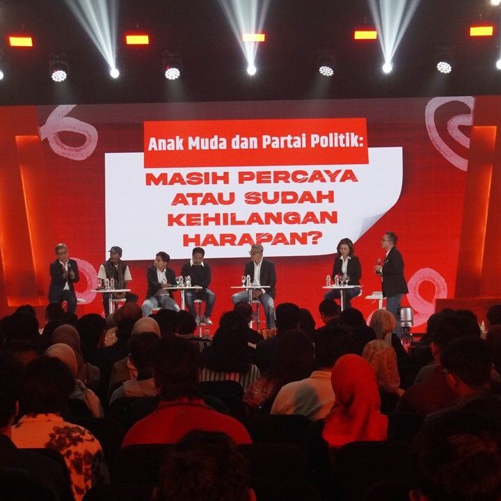 PDIP Jatim Gelar RedTalks, Rocky Gerung Ajak Mahasiswa Tagih Komitmen Politik