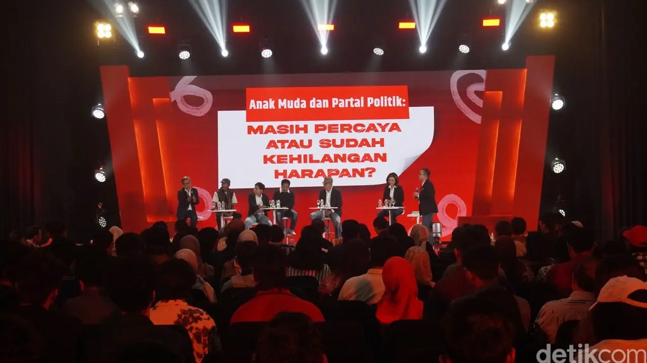 PDIP Jatim Gelar RedTalks, Rocky Gerung Ajak Mahasiswa Tagih Komitmen Politik