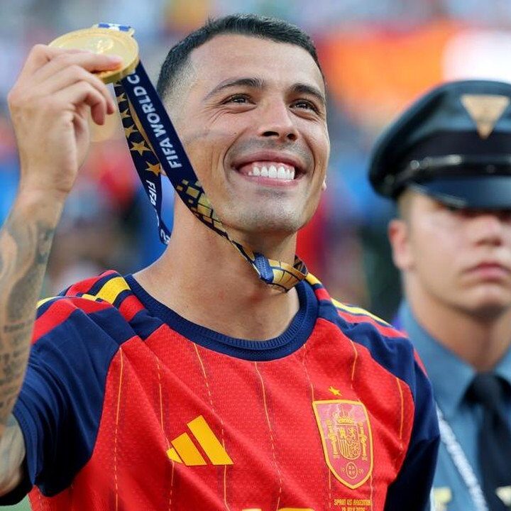 Pedro Porro Persembahkan Medali Piala Dunia 2026 untuk Kakek Tercinta