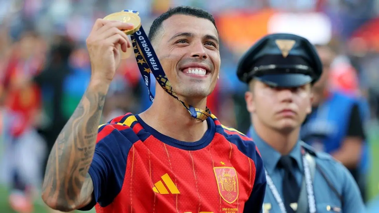 Pedro Porro Persembahkan Medali Piala Dunia 2026 untuk Kakek Tercinta