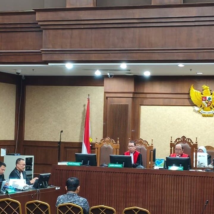 Pejabat Bea Cukai Akui Terima Amplop Tebal dari Kargo, Jaksa KPK Terkejut