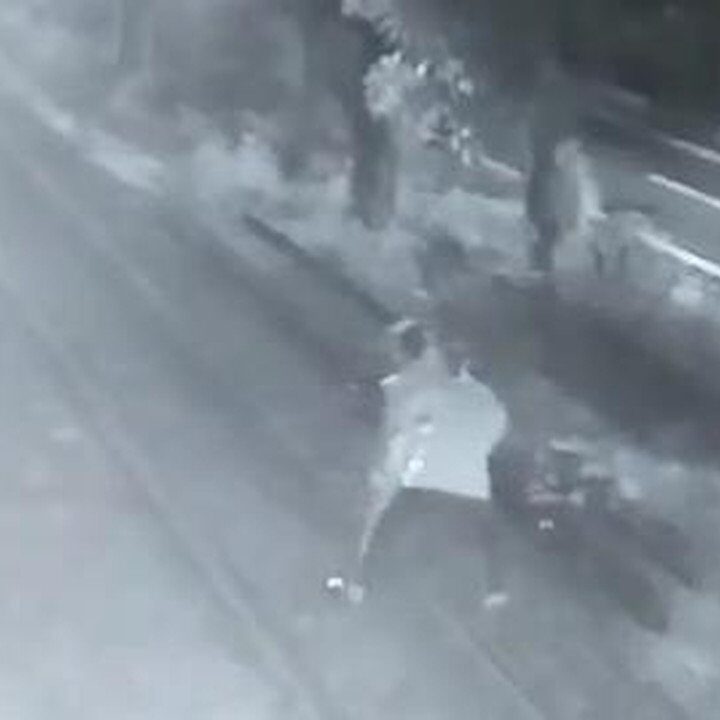 Petugas Perlintasan di Pasuruan Selamatkan Pria yang Hendak Lompat ke Rel Kereta