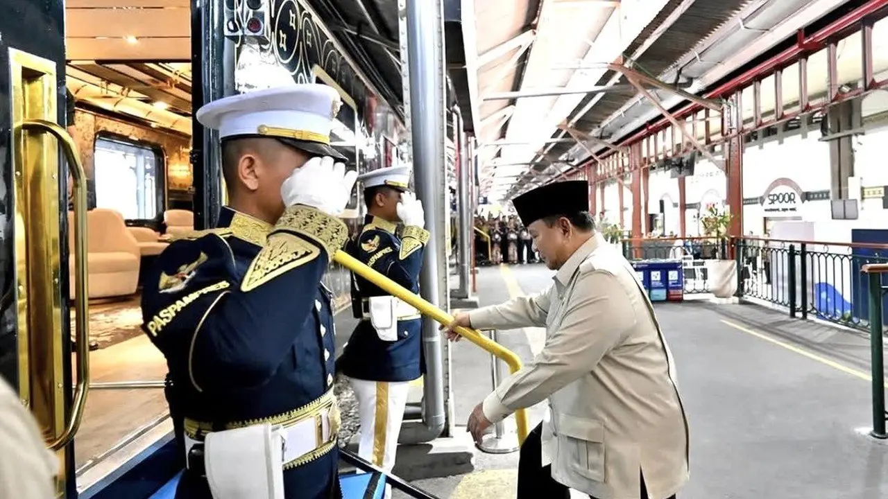 Prabowo Jajal Kereta Mewah Nusantara Explorer, 4,5 Jam dari Batang ke Jakarta