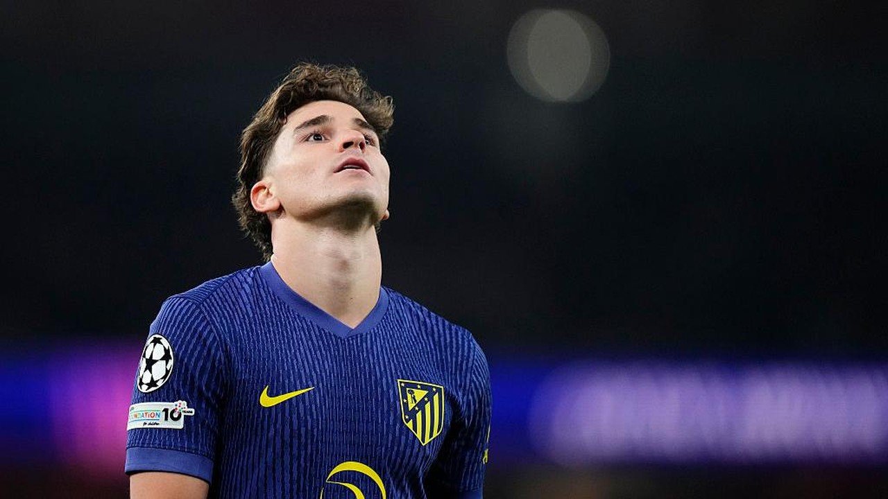 Presiden Atletico Tegaskan Julian Alvarez Tetap di Klub, Tolak Barcelona