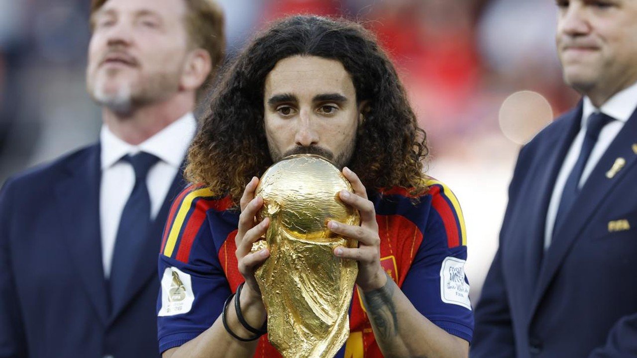 Rambut Gondrong Marc Cucurella: Bukan Demi Anak, Tapi Ibunda Tercinta