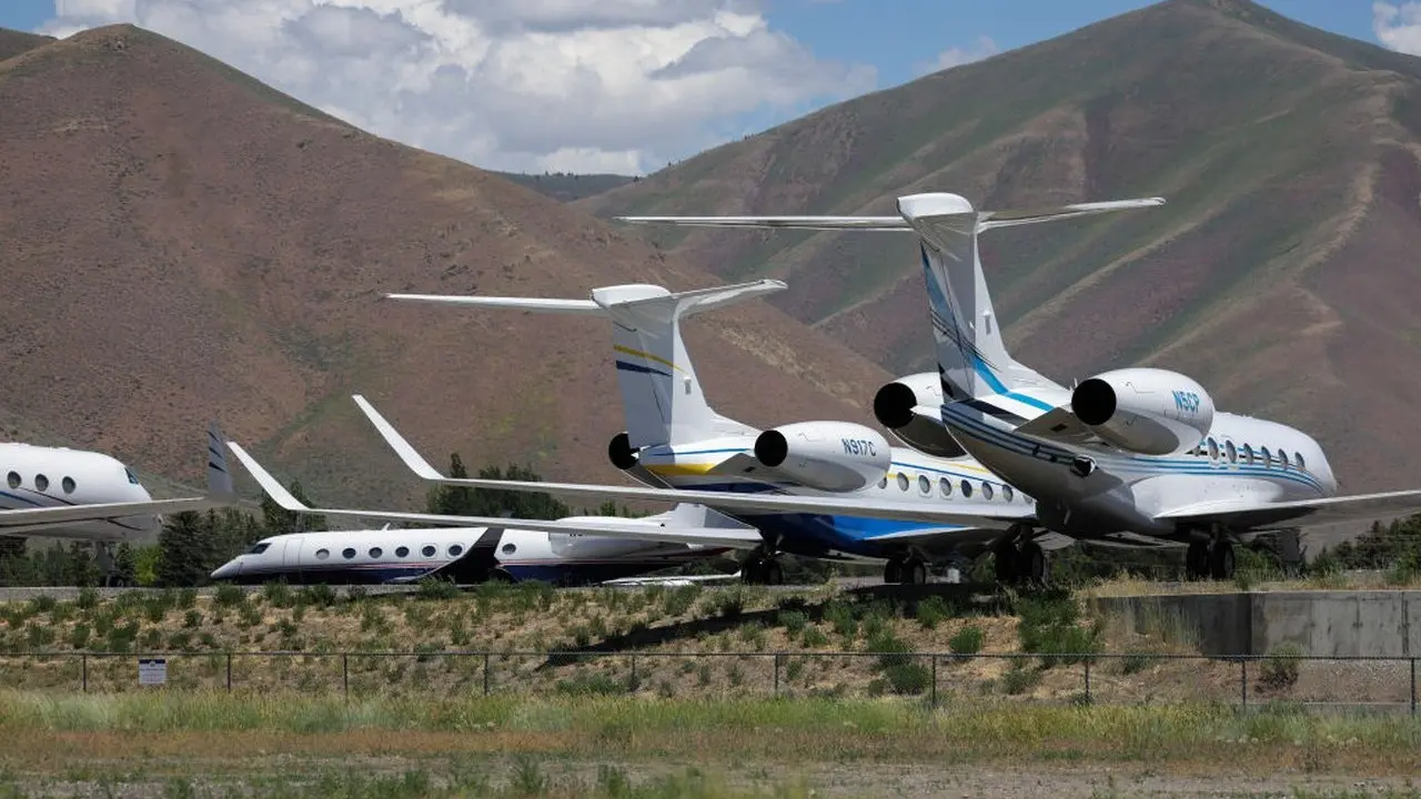 Ratusan Jet Pribadi Padati Sun Valley Saat Pertemuan Elite Global