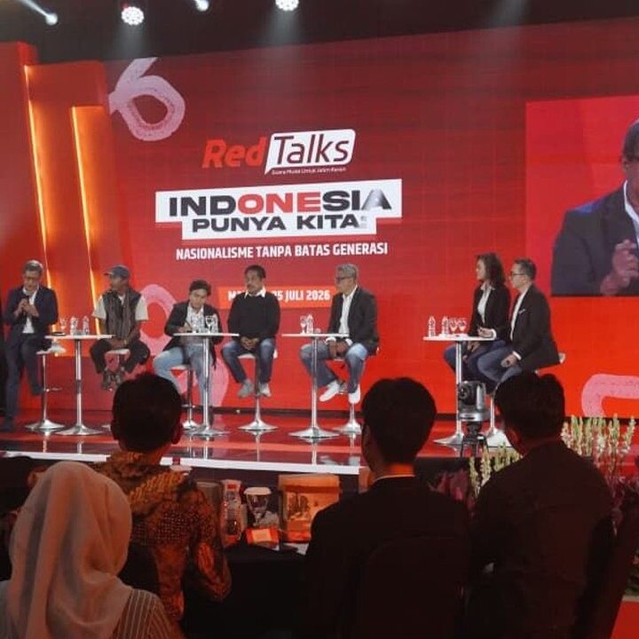 Rocky Gerung Sebut Anak Muda Alami ‘Burnout Society’ di RedTalks 2026