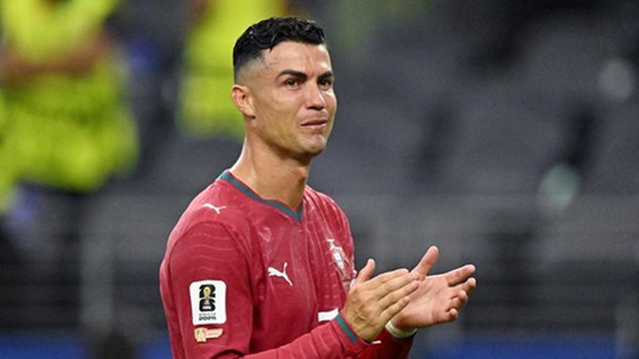 Ronaldo Unggah Foto Juara Euro 2016, Publik Bernostalgia dan Ramai Bahas Masa Depan