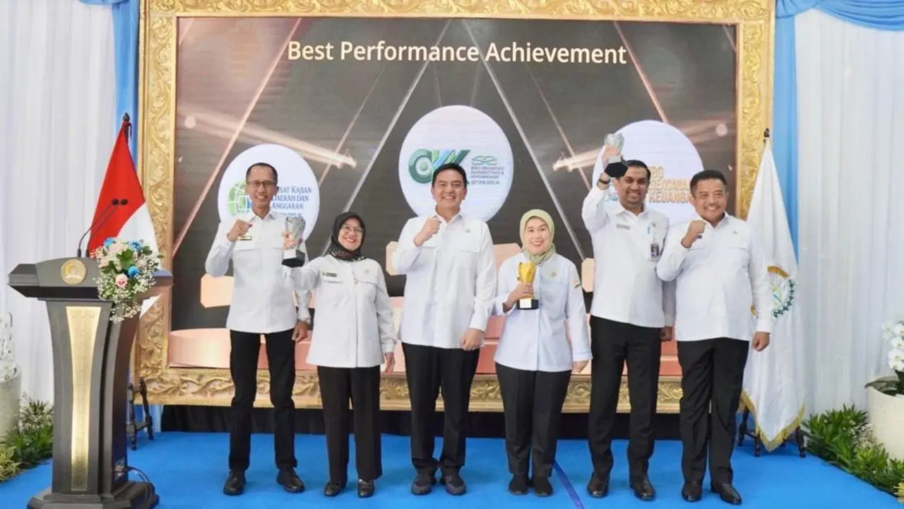 Sekjen DPD RI: Evaluasi Harus Jadi Budaya Kerja untuk Birokrasi Profesional