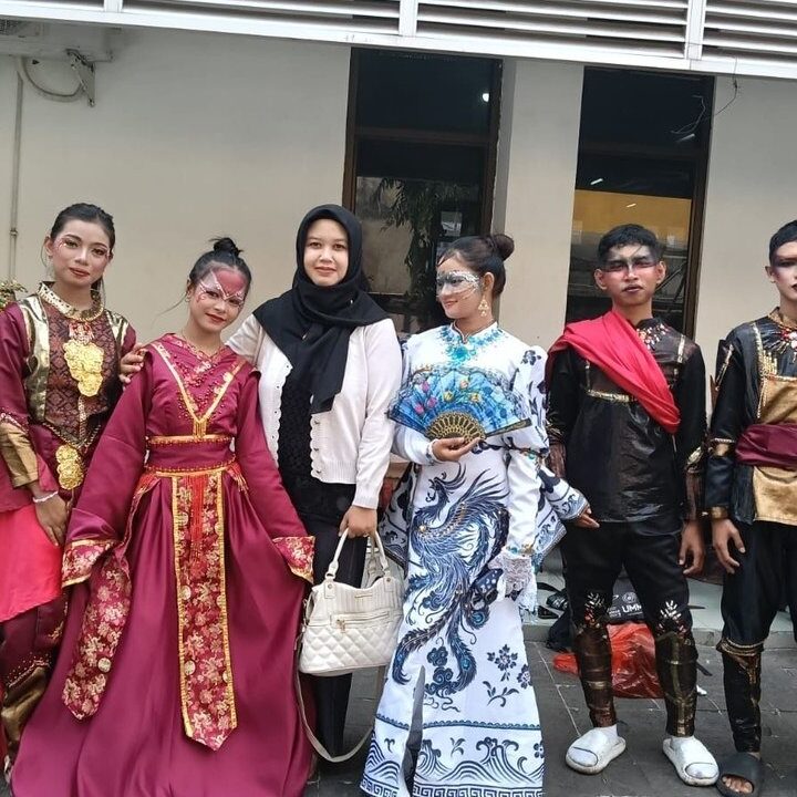 Siswa Sekolah Rakyat Unjuk Kreativitas di Jember Fashion Carnaval 2026