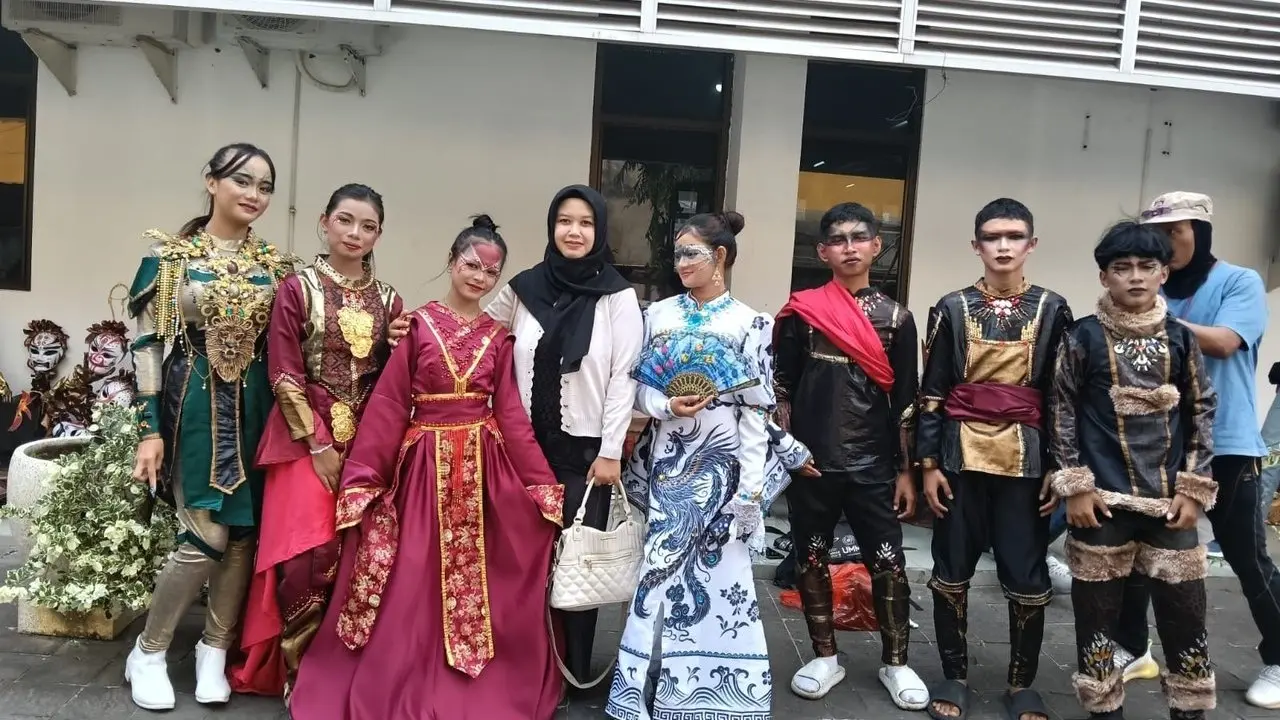 Siswa Sekolah Rakyat Unjuk Kreativitas di Jember Fashion Carnaval 2026