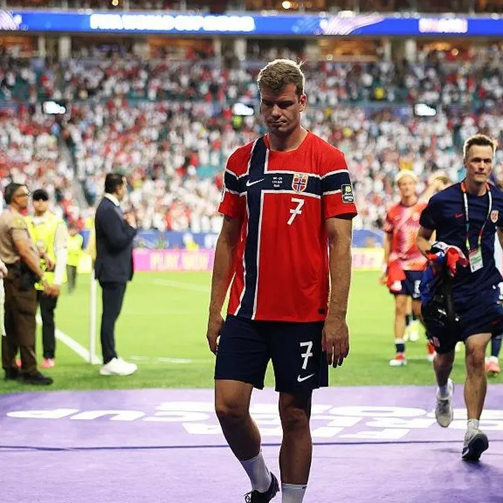 Sorloth Jadi Sasaran Kritik Usai Pilih Tembak Saat Peluang Emas Norwegia