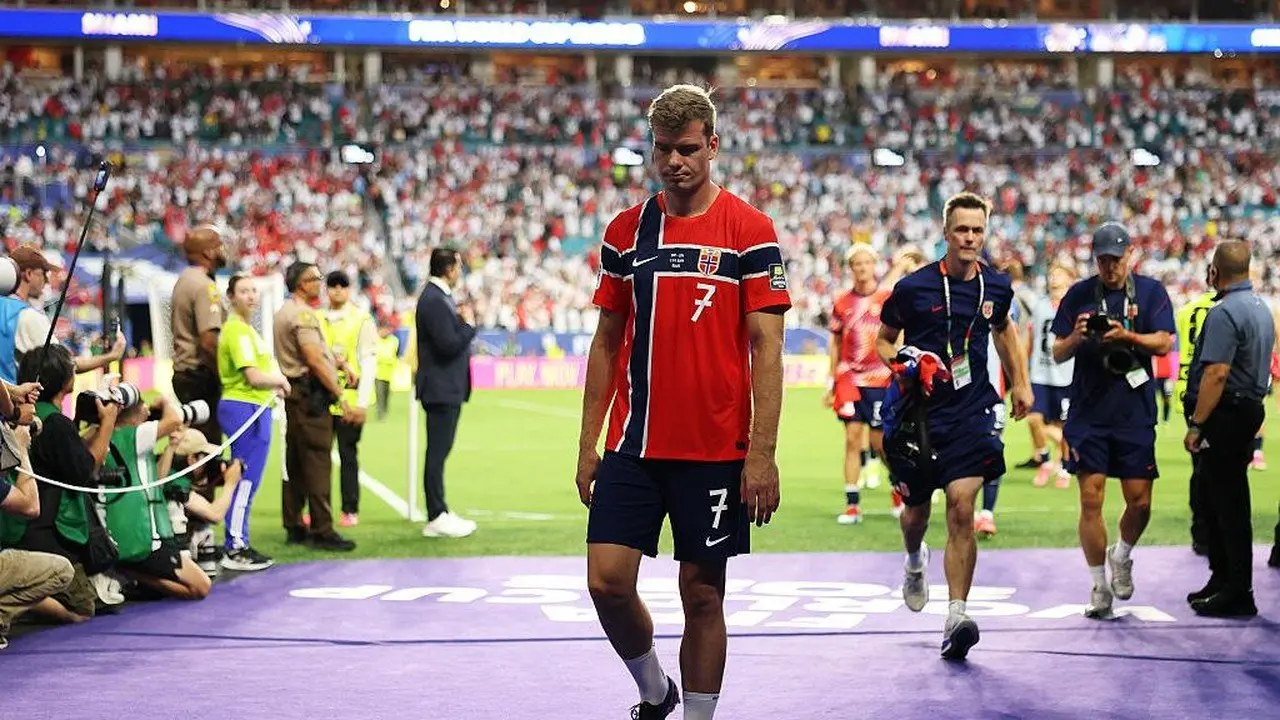 Sorloth Jadi Sasaran Kritik Usai Pilih Tembak Saat Peluang Emas Norwegia