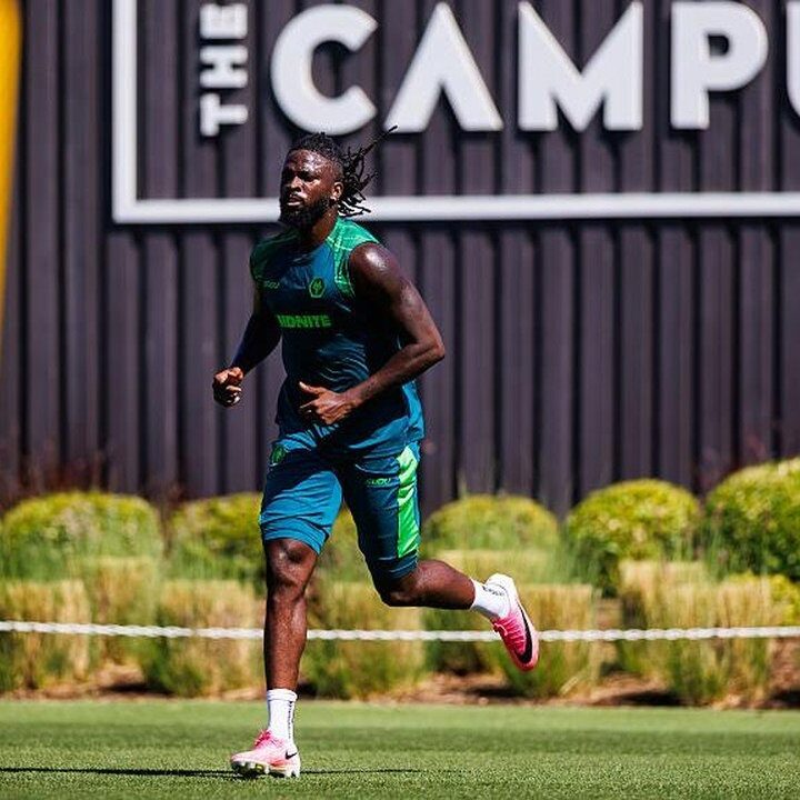 Striker Wolves Tolak Pergi, Latihan Dibatalkan Akibat Aksi Duduk di Lapangan