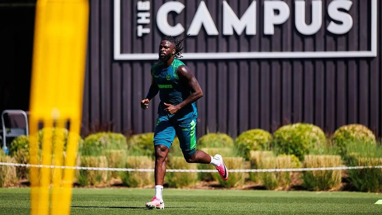 Striker Wolves Tolak Pergi, Latihan Dibatalkan Akibat Aksi Duduk di Lapangan