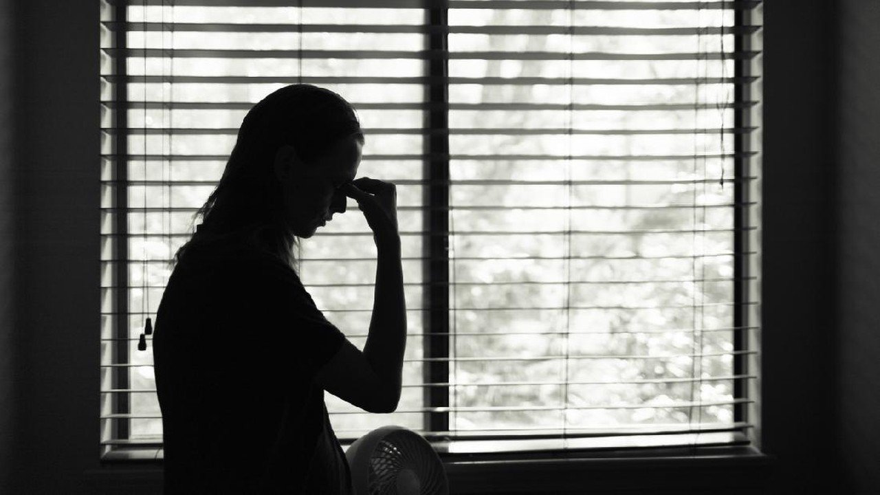 Wanita di Bekasi Diduga Alami KDRT, Lindungi Diri dengan Keranjang Pakaian