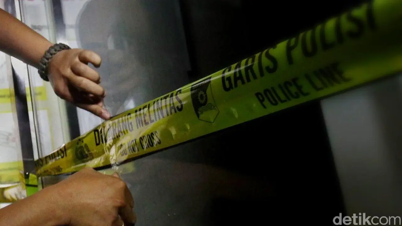 Wanita Ditemukan Meninggal dengan Luka di Kepala dalam Kos Terkunci