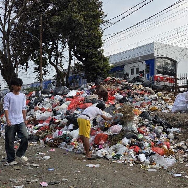 Warga Pasar Minggu Keluhkan TPS Liar, Sampah Meluber Diduga Akibat Pembuangan dari Luar Kawasan
