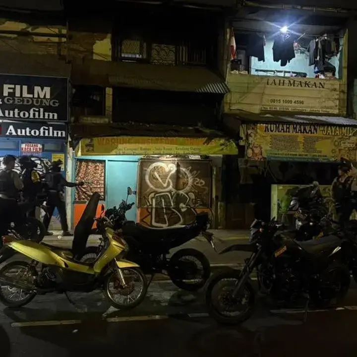 5 Pemuda Diamankan di Jaktim Bawa Tembakau Sintetis Saat Patroli Malam