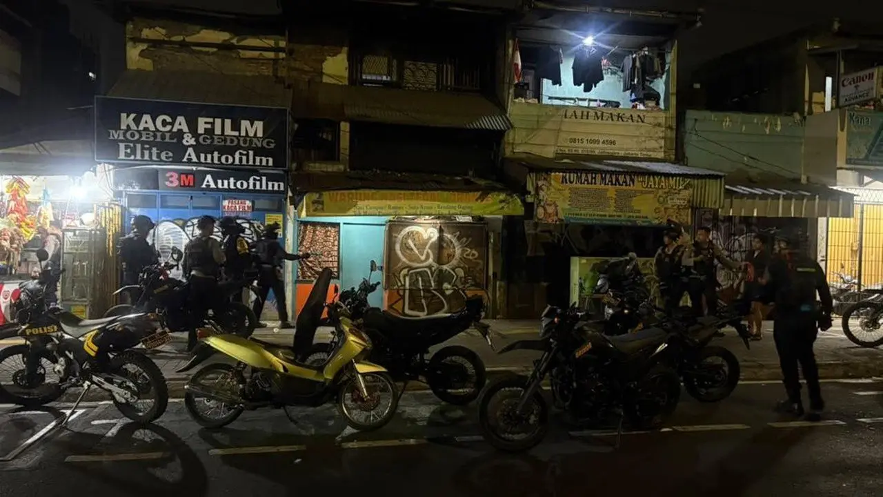 5 Pemuda Diamankan di Jaktim Bawa Tembakau Sintetis Saat Patroli Malam