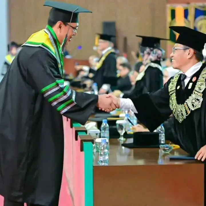 Dirut BULOG Ahmad Rizal Ramdhani Raih Gelar Doktor Pembangunan Berkelanjutan dari UI