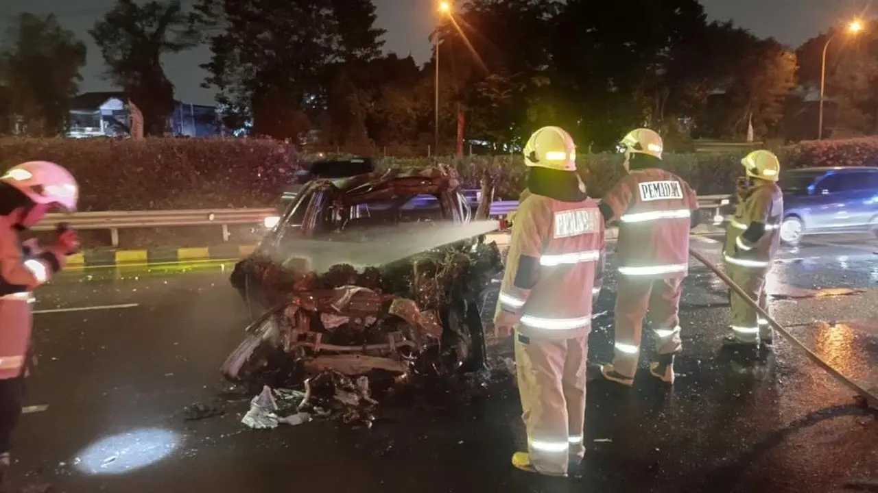 Dua Sahabat Tewas Terbakar dalam Kecelakaan Maut di Tol Jagorawi