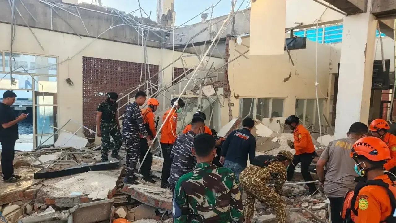 Gempa M 7.7 Guncang Nagekeo, Puluhan Jiwa Melayang dan Ribuan Mengungsi
