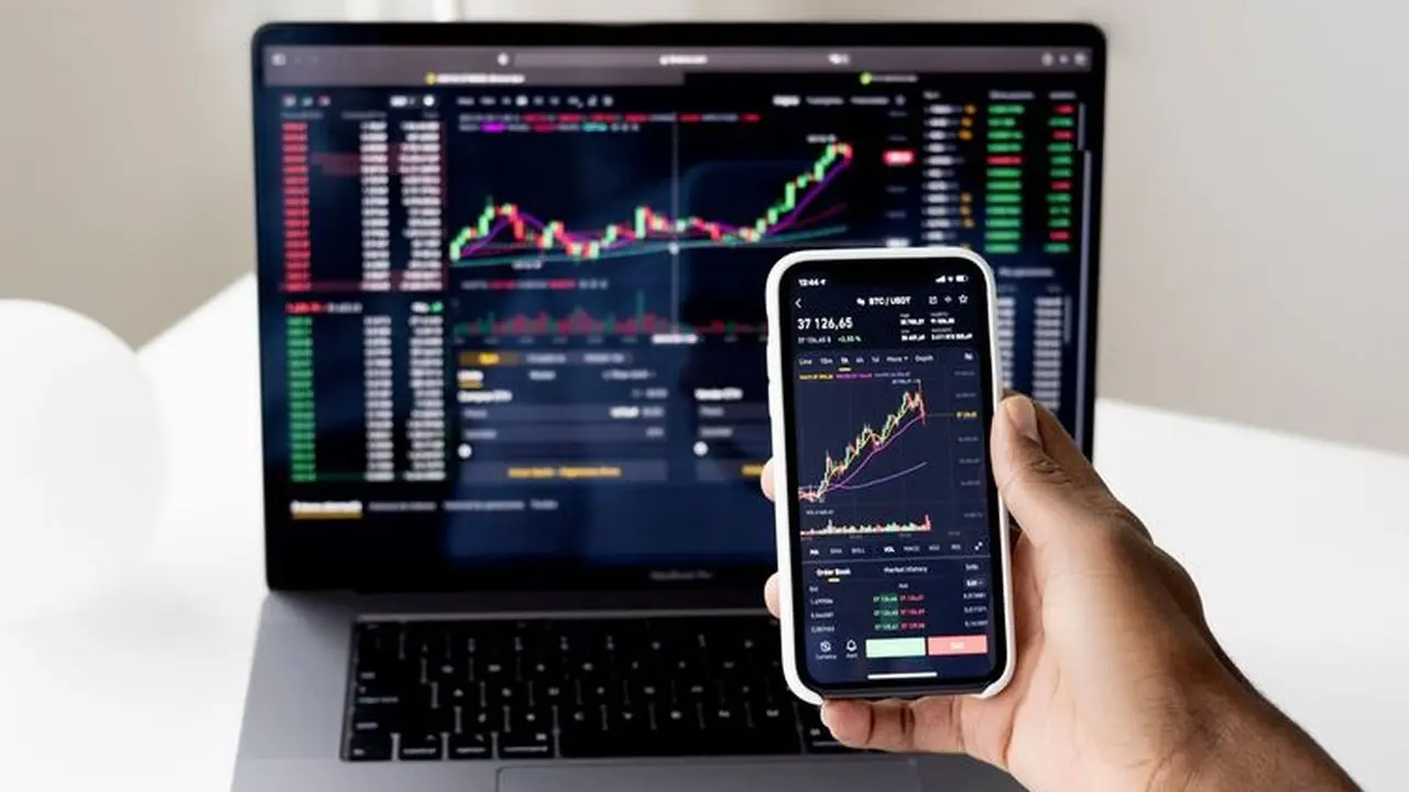 IHSG Diprediksi Melemah, Analis Ungkap Saham Potensial Cuan