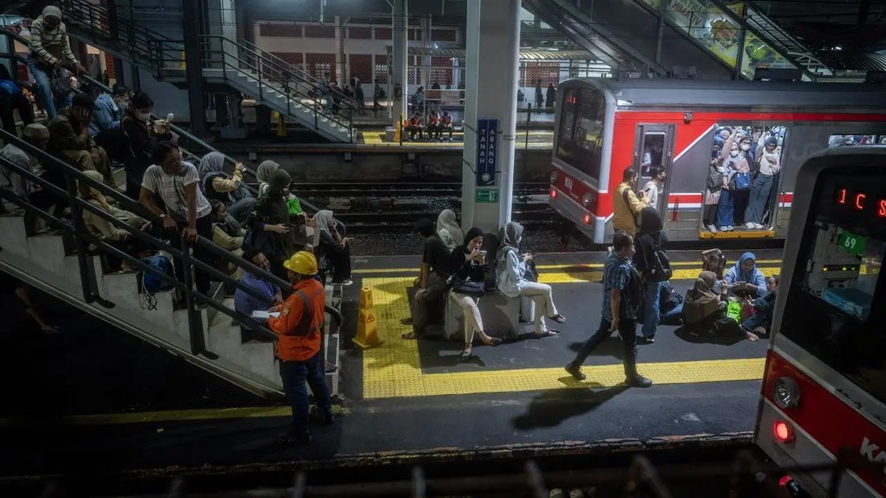 Jari Jempol Penumpang Terjepit Pintu KRL, KAI Commuter Jelaskan Kronologi dan Imbauan