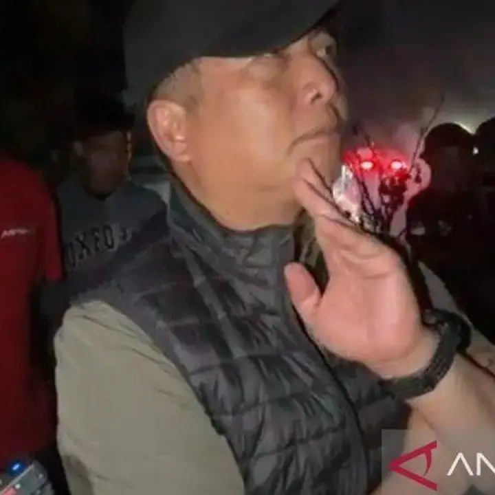 Kebakaran Melanda Desa Adat Sade, Gubernur NTB Janjikan Bantuan Penuh untuk Korban