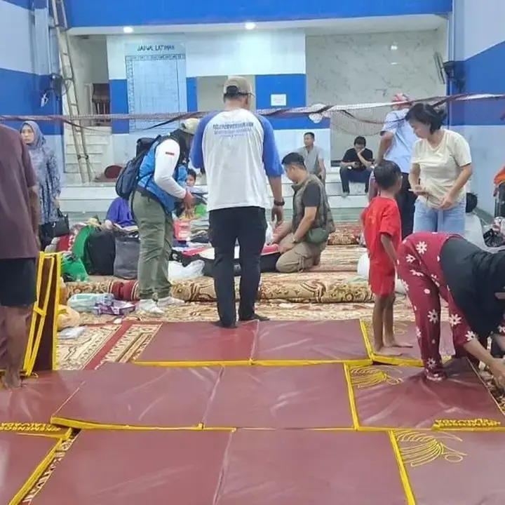 Kemensos Salurkan Bantuan Logistik untuk Korban Kebakaran Senen