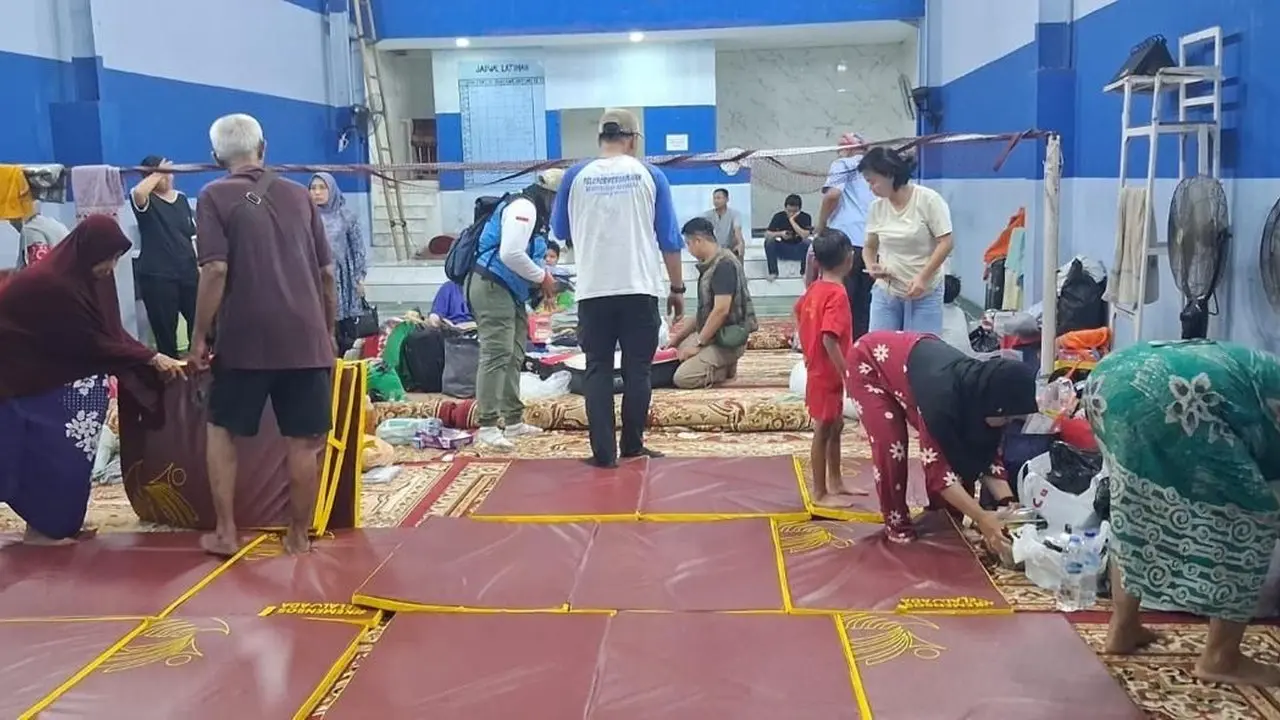 Kemensos Salurkan Bantuan Logistik untuk Korban Kebakaran Senen