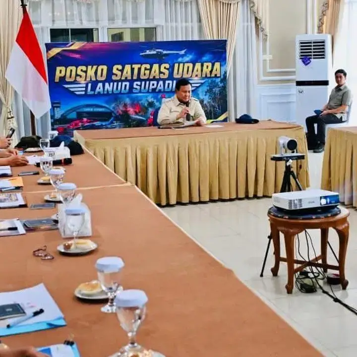 Prabowo Perintahkan Penanganan Karhutla Kalimantan, 3 Batalyon TNI dan 6 Heli Dikerahkan