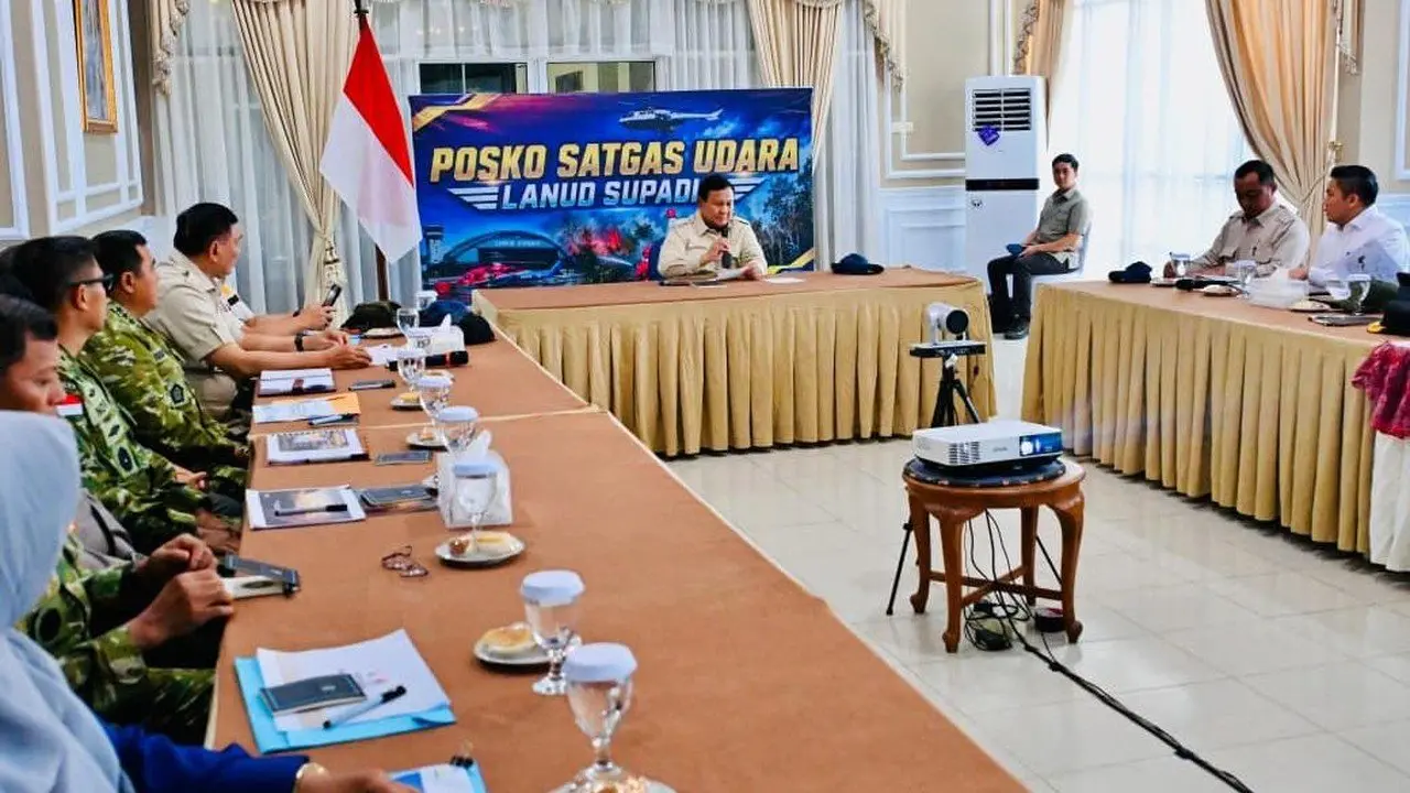 Prabowo Perintahkan Penanganan Karhutla Kalimantan, 3 Batalyon TNI dan 6 Heli Dikerahkan