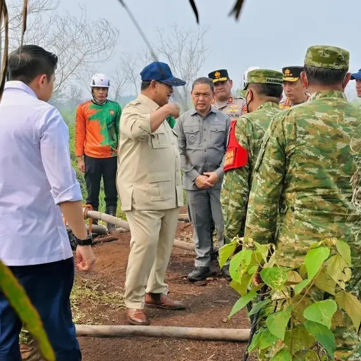 Prabowo Subianto Tinjau Langsung Karhutla Kalimantan, Perintahkan Penanganan Cepat dan Tegas