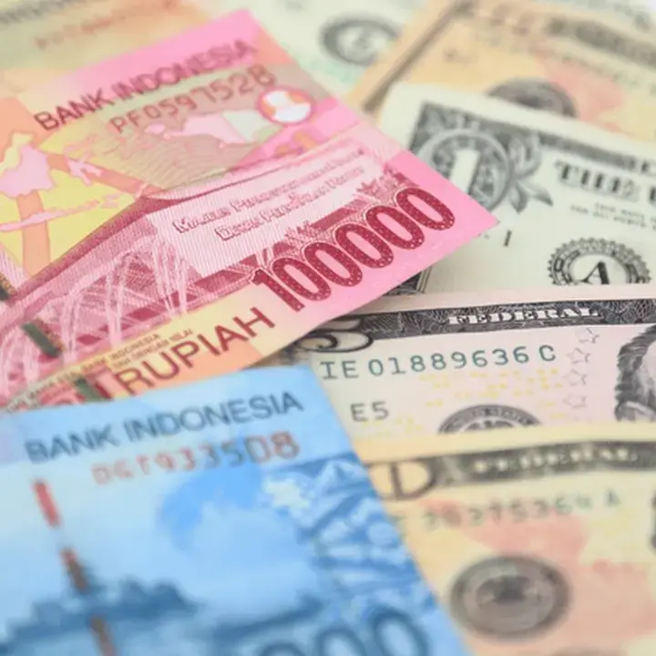 Rupiah Bergerak di Kisaran Rp 18.000-an per Dolar AS, Cek Kurs Mandiri, BCA, BNI