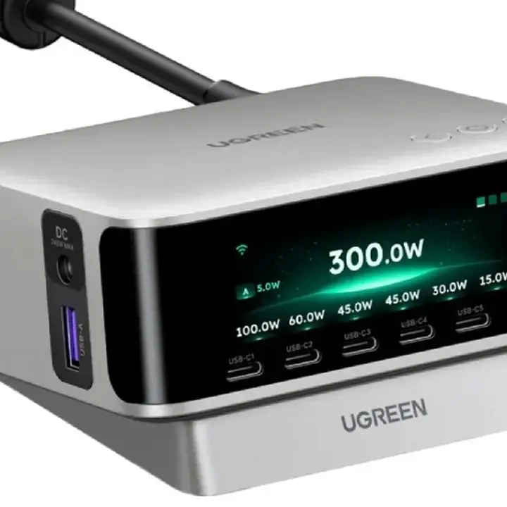Ugreen Luncurkan Charger Desktop 300W Canggih dengan 8 Port dan Layar Sentuh