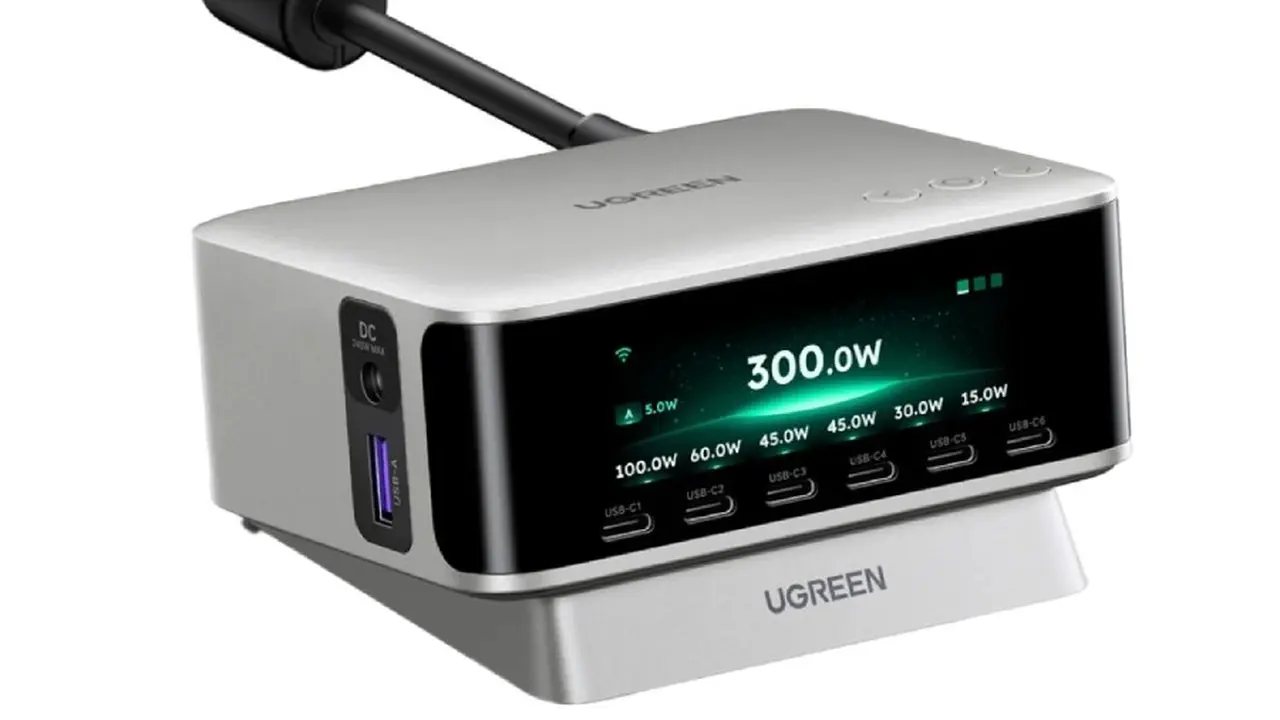 Ugreen Luncurkan Charger Desktop 300W Canggih dengan 8 Port dan Layar Sentuh