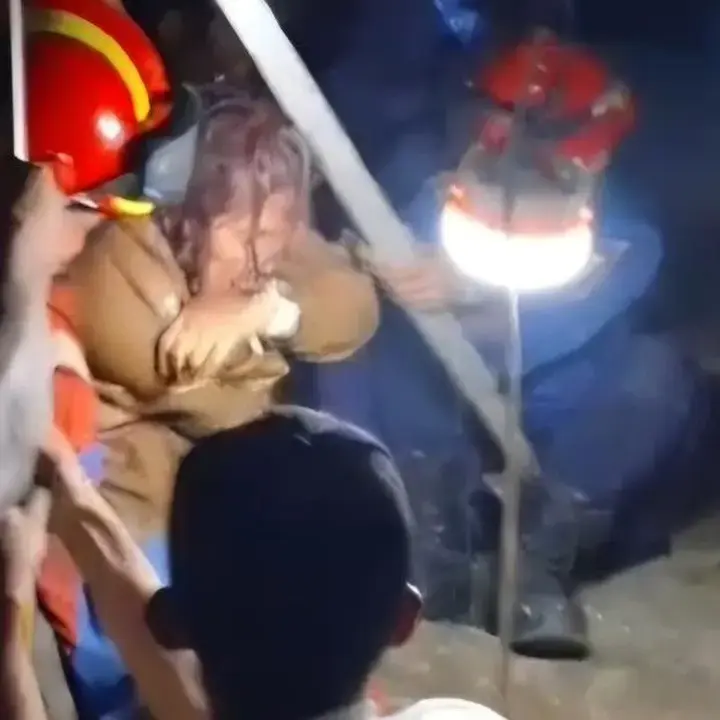 Wanita 40 Tahun Berhasil Dievakuasi dari Sumur 17 Meter di Bogor