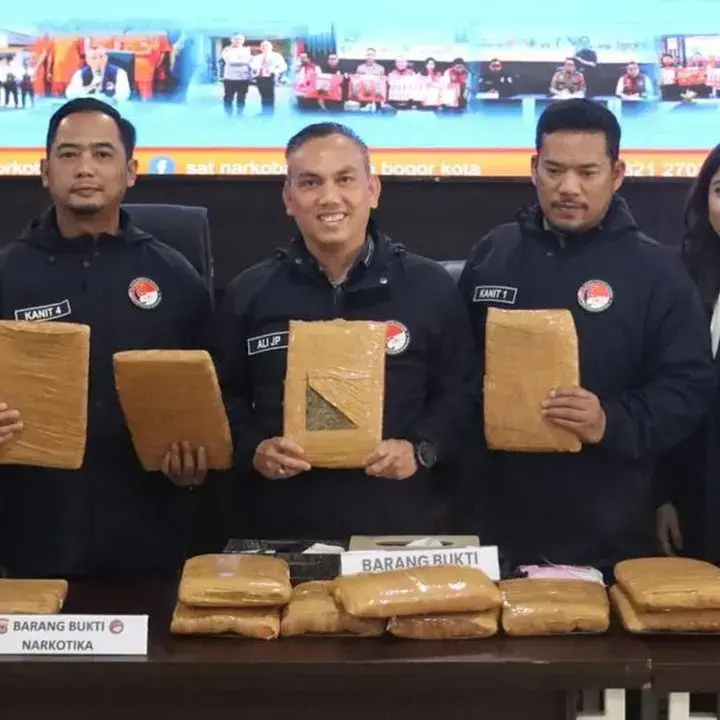 18 Kg Ganja dan 1.000 Pil Dobel L Digagalkan di Bogor, Kurir Ditangkap di Sidoarjo
