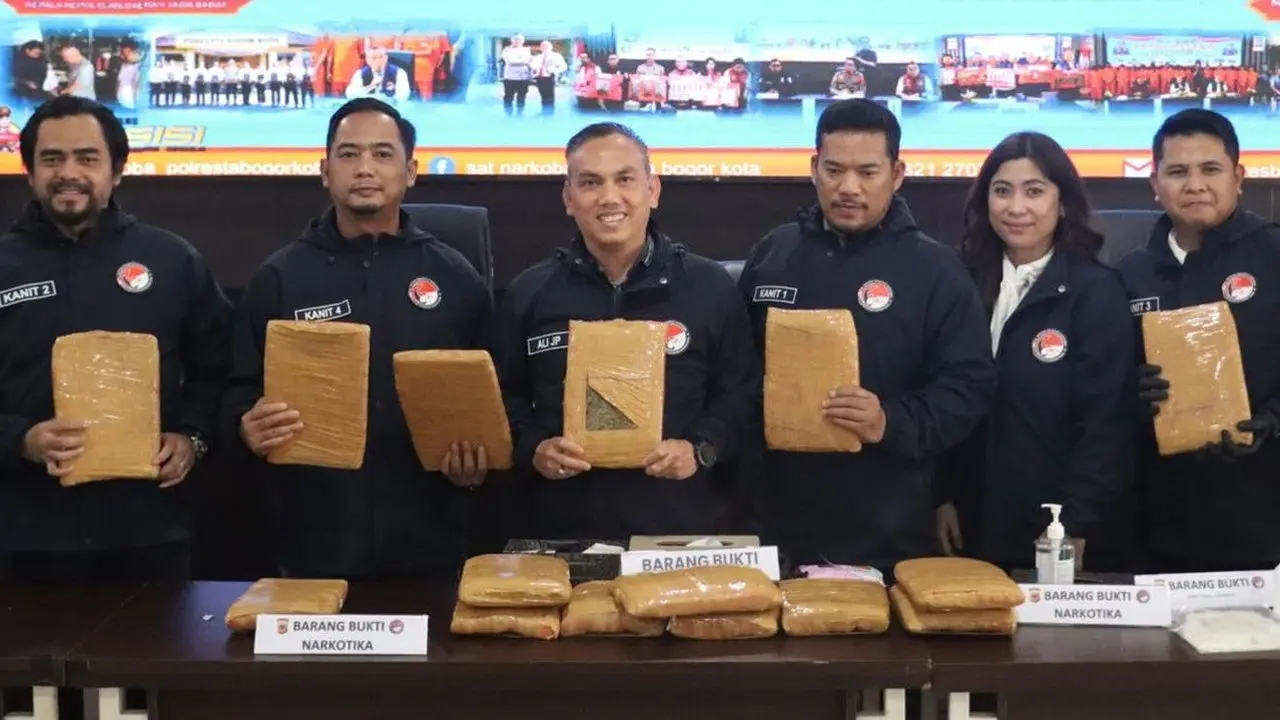 18 Kg Ganja dan 1.000 Pil Dobel L Digagalkan di Bogor, Kurir Ditangkap di Sidoarjo