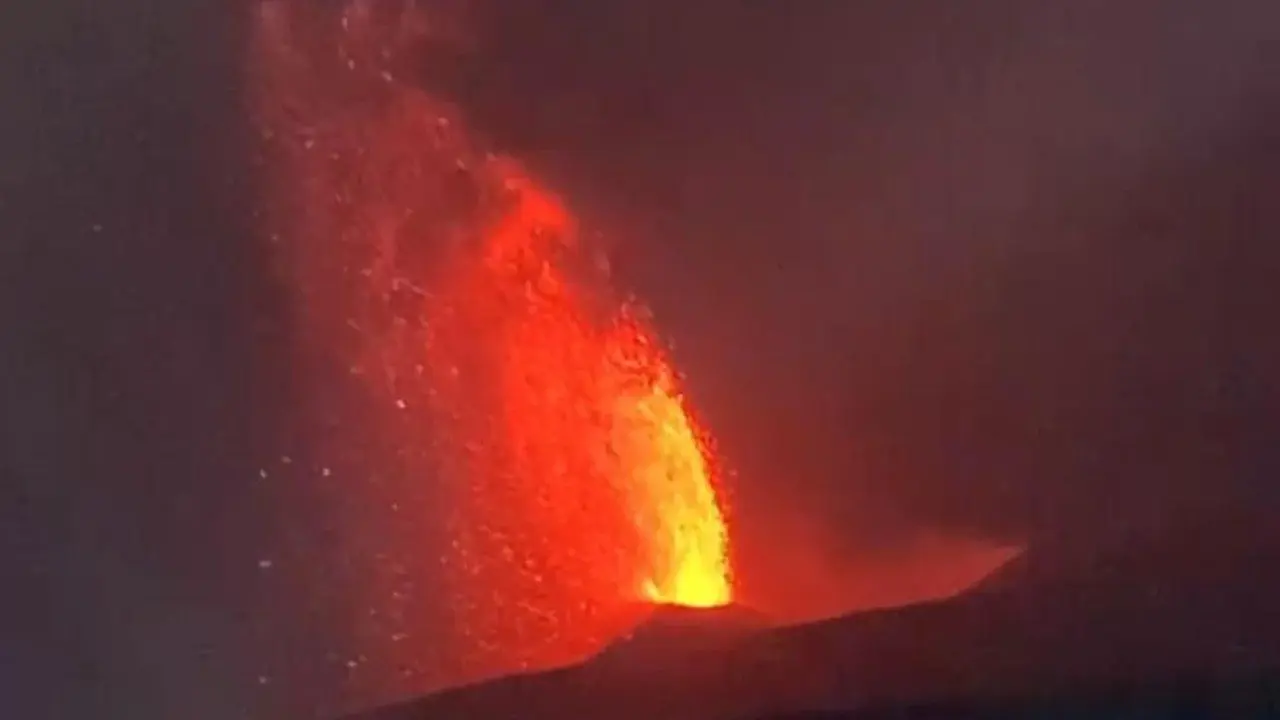Abu Vulkanik Anak Krakatau 2026 Meluas, PVMBG Bandingkan dengan Erupsi 2018