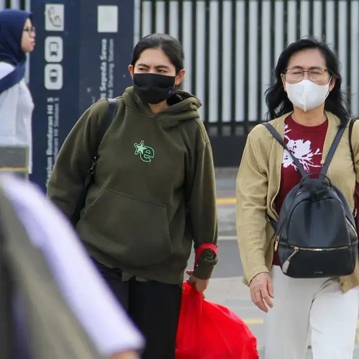 Abu Vulkanik Anak Krakatau Capai Jakarta, Wamenaker Imbau Pekerja Waspada